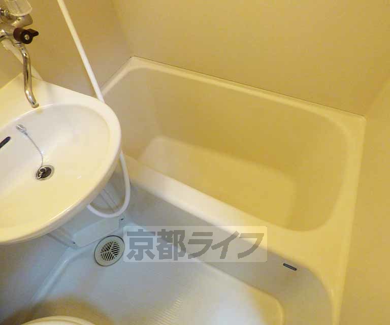 バス・シャワールーム　きれいな浴室です。