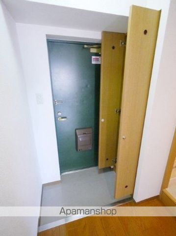 ＪＲ埼京線 赤羽駅 徒歩11分 7階建 築28年の玄関写真