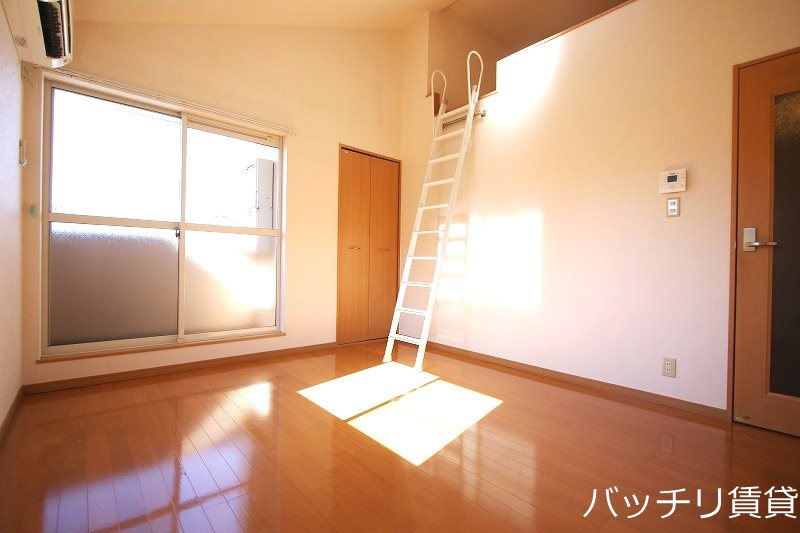 居室・リビング　同型シリーズの為、現状を優先致します