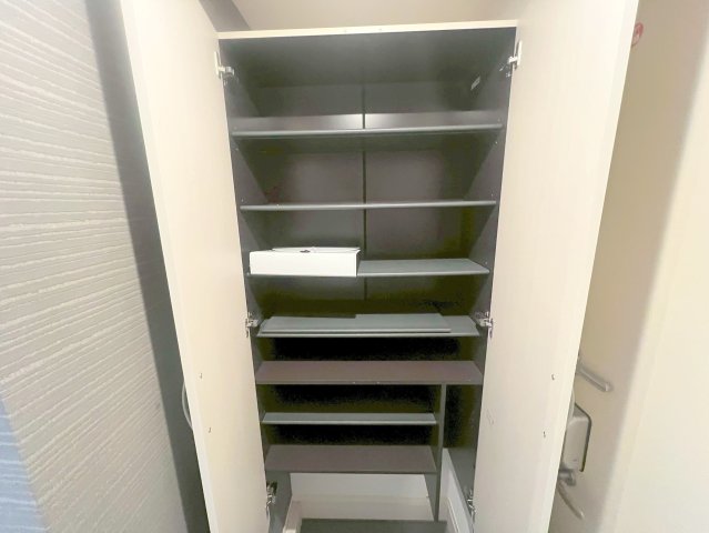 収納　大きいシューズボックスは靴がいっぱい入れれますね。