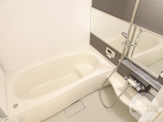 バス・シャワールーム　浴室乾燥機、追焚機能付き広々バスルーム♪