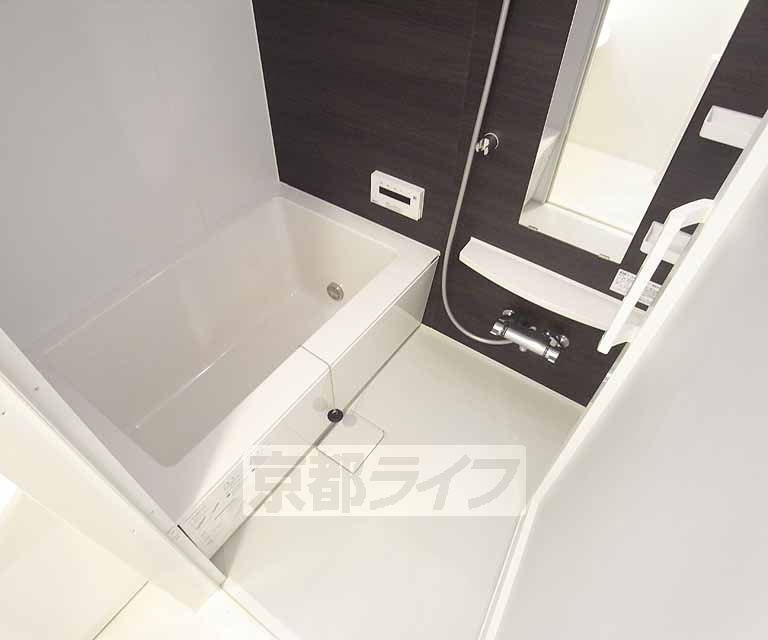 バス・シャワールーム　追い焚き機能付きの浴室で温まれます。