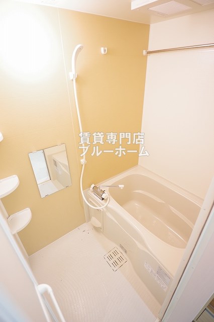 バス・シャワールーム　浴室乾燥機付きのお風呂！