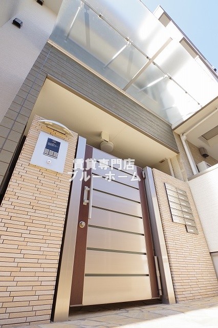 建物外観　木造3階建ての物件！