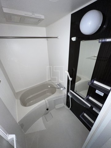 バス・シャワールーム　セレニテ桜川駅前プリエ　浴室