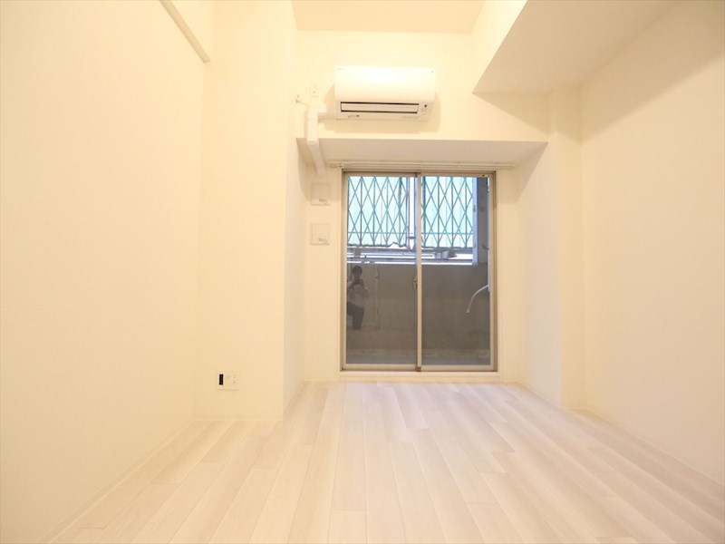 バルコニー　洋室7帖　エアコン完備　バルコニー