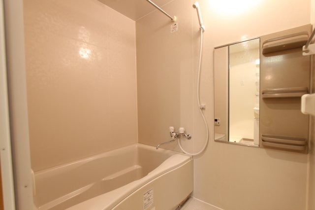 バス・シャワールーム　※別部屋のお写真で、現況優先と致します。