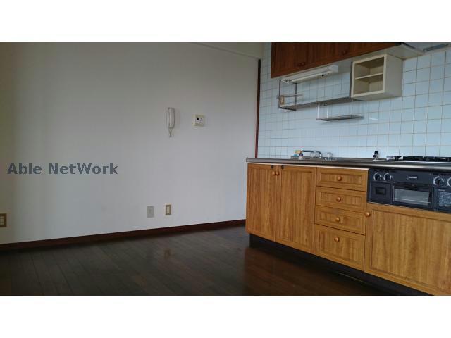 居室・リビング　※同物件別部屋