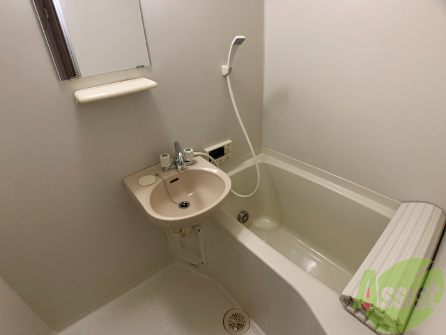 バス・シャワールーム　お風呂には嬉しい追焚機能がありましたよ。