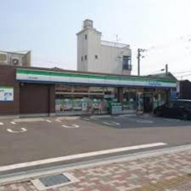 コンビニ　ファミリーマート堺中之町東店（コンビニ）まで823m