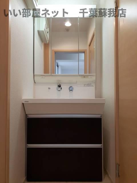 洗面設備　脱衣スペースもあります