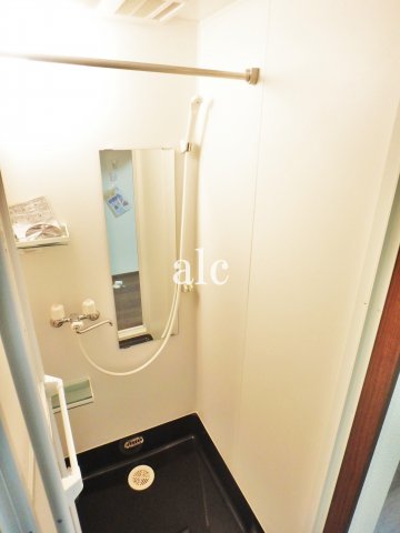 バス・シャワールーム　シャワーを浴びることができます