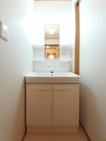 洗面設備　コンパクトで使いやすい洗面所