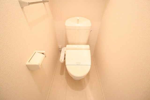 トイレ　温水洗浄暖房便座