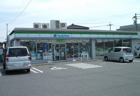 コンビニ　ファミリーマート 西尾徳永東店（コンビニ）まで199m