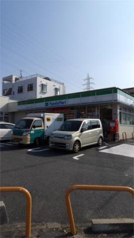 コンビニ　ファミリーマートながた青山一丁目店（コンビニ）まで49m