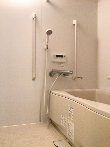バス・シャワールーム　※反転タイプの部屋の写真です。