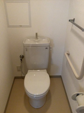 トイレ　※反転タイプの部屋の写真です。