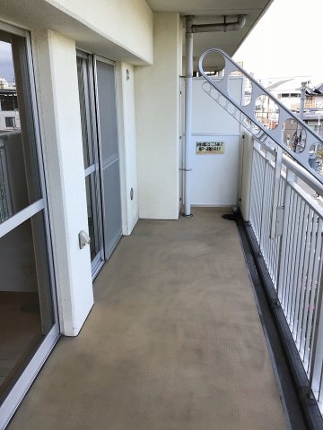 バルコニー　※反転タイプの部屋の写真です。