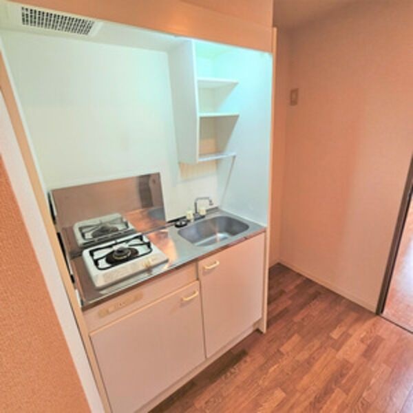 キッチン　※写真は同じマンションの違う部屋のものになります。