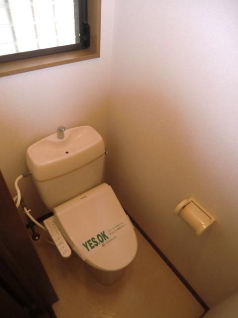 トイレ　明るいおトイレ　ウォシュレット完備