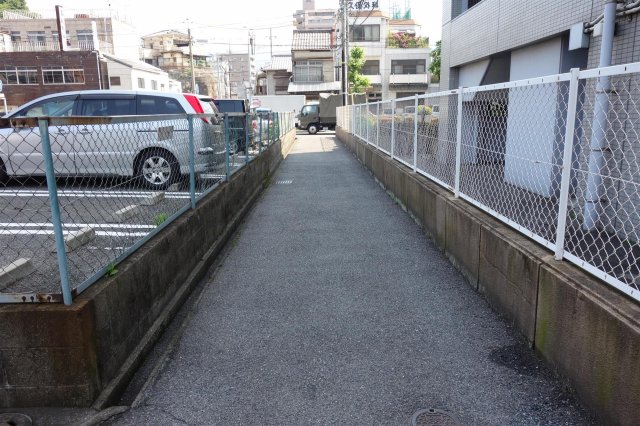 その他　建物進入路