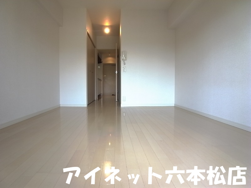 居室・リビング　広々快適空間。