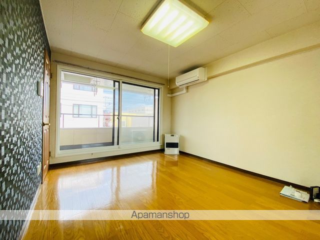 AVANT GARDEIIの居間写真