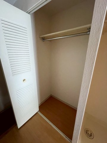 収納　服がかけれるスペースがございます