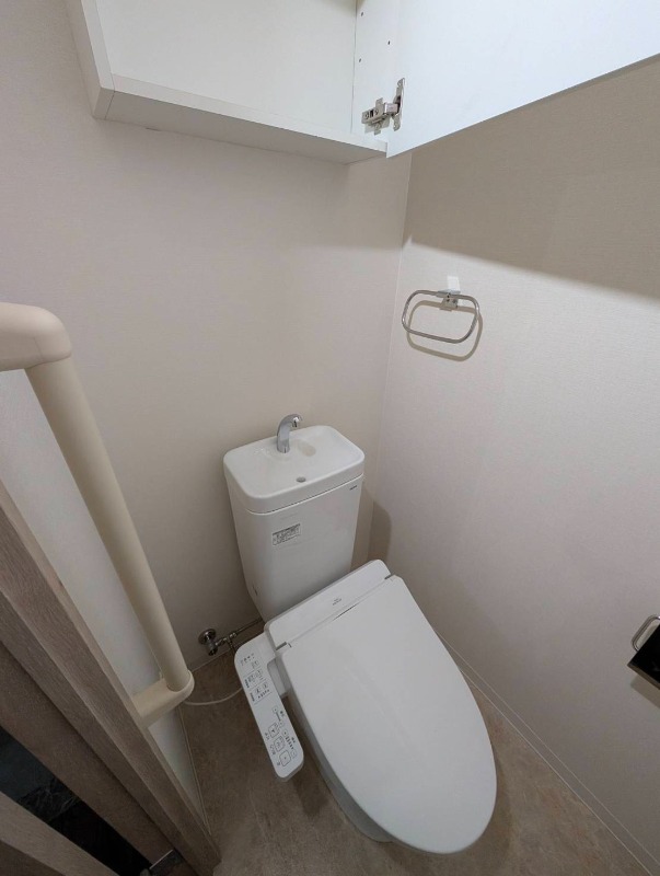 トイレ　他号室の写真になります。