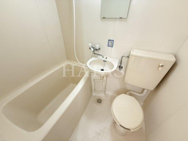 バス・シャワールーム　同物件別部屋のお写真です※床材等の色味が相違する場合がありま