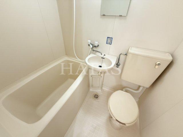 トイレ　同物件別部屋のお写真です※床材等の色味が相違する場合がありま