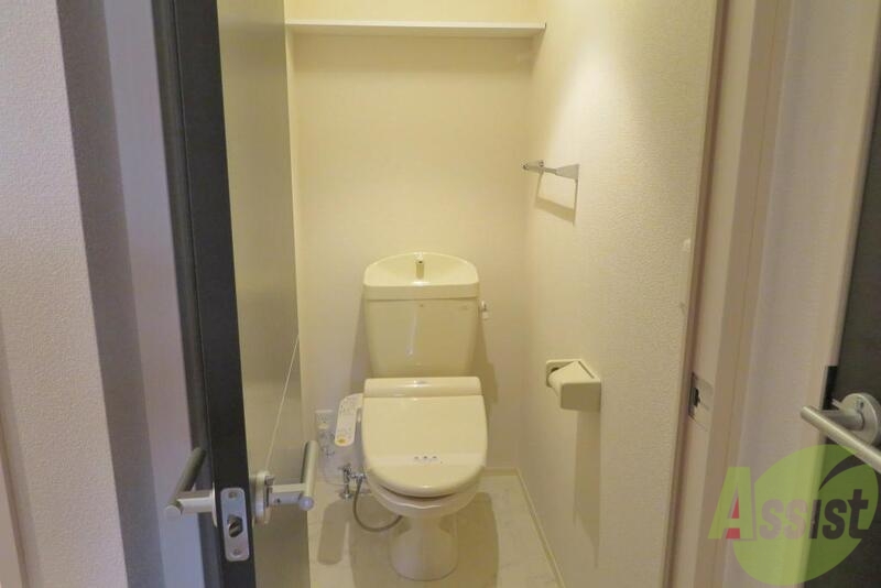 トイレ　温水洗浄便座が付いた清潔なトイレは気持ちがいいですね。
