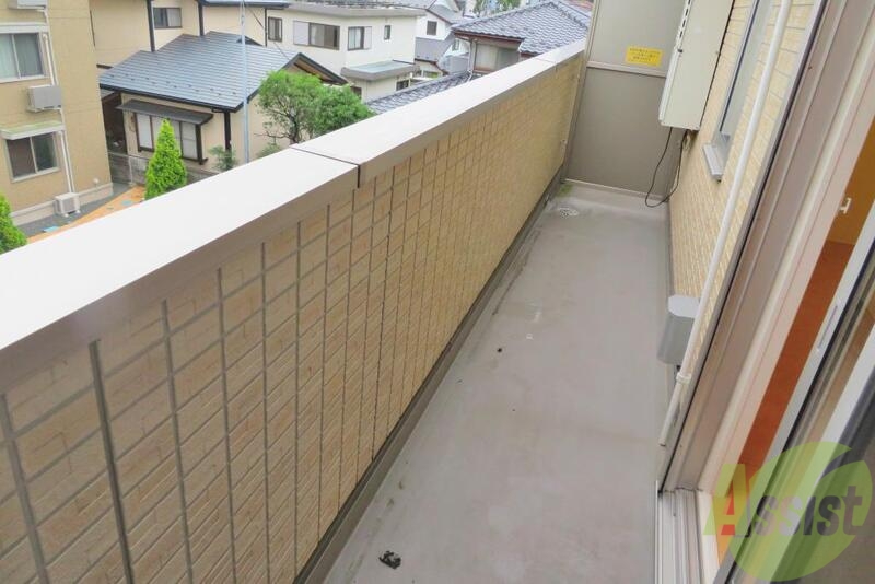 バルコニー　バルコニーも結構広くてなっております。