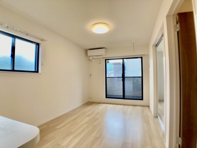 居室・リビング　写真は別の部屋のものです。