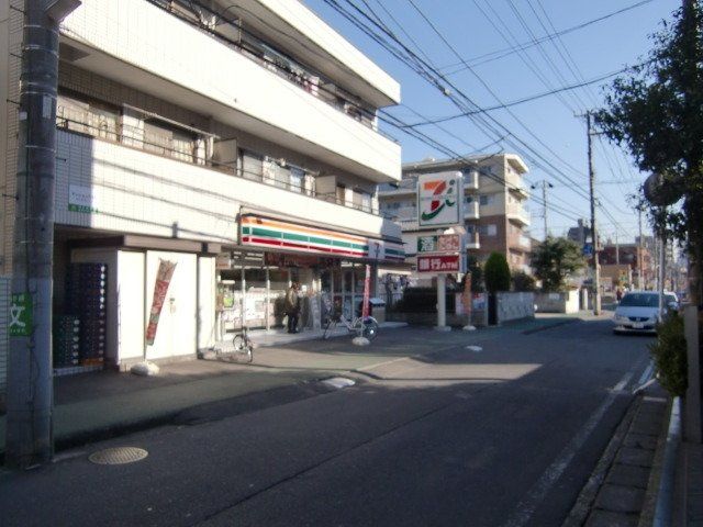 コンビニ　セブンイレブン（コンビニ）まで52m