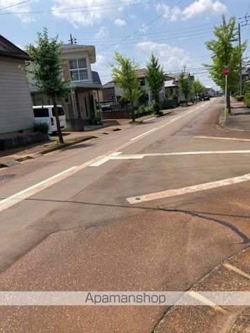 その他　前面道路（その他）まで0m