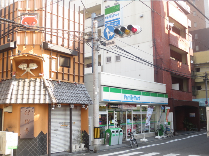 コンビニ　ファミリーマート（コンビニ）まで214m