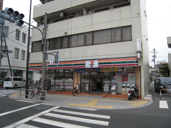コンビニ　セブンイレブン（コンビニ）まで298m