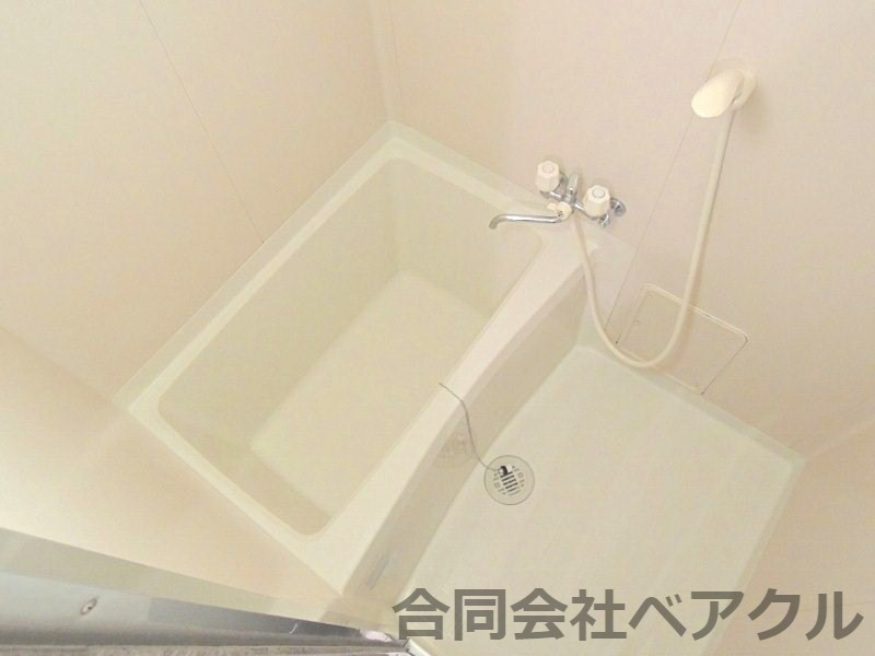 バス・シャワールーム　コンパクトで使いやすいお風呂です