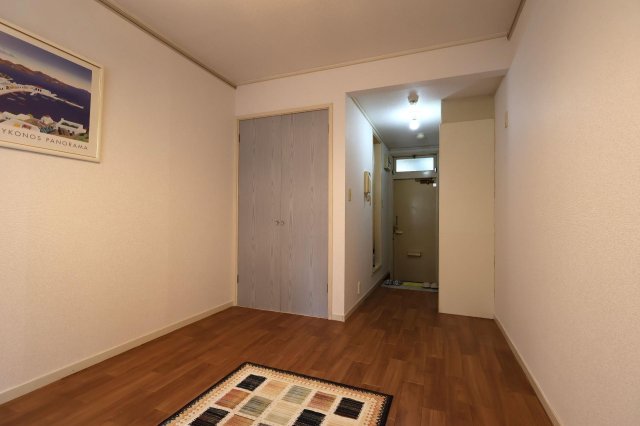 その他　反対側から見たリビングです