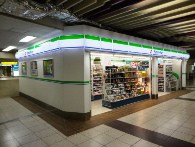 コンビニ　ファミリーマート 近鉄上本町駅地下中央改札内店（コンビニ）まで250m