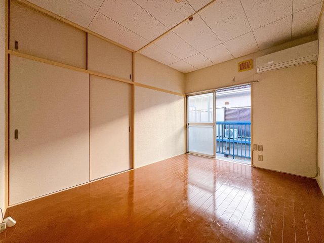 サンエム本町ハウスC棟の居間写真
