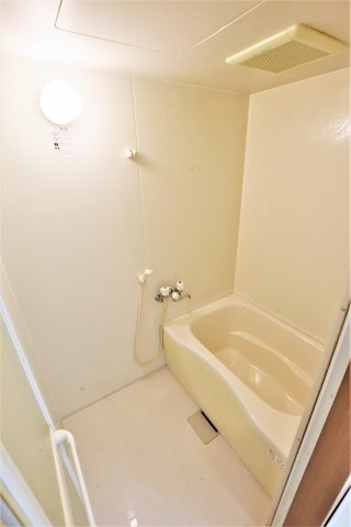バス・シャワールーム　同物件、類似間取りのイメージ写真です。
