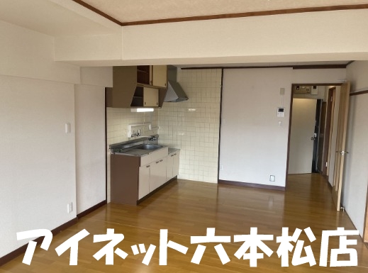 地下鉄七隈線 次郎丸駅 徒歩22分 6階建 築50年の居間写真