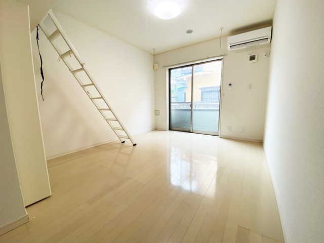 小田急線 鶴川駅 徒歩11分 2階建 築20年の居間写真