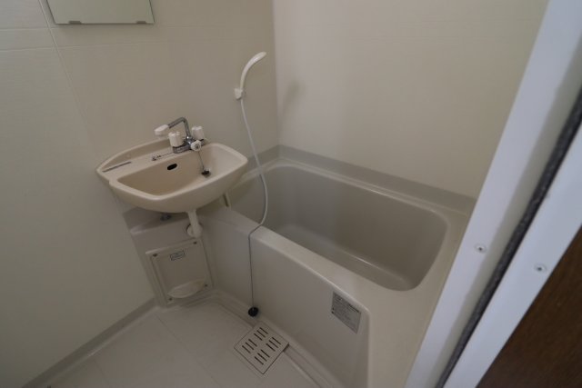バス・シャワールーム　同物件別部屋です。