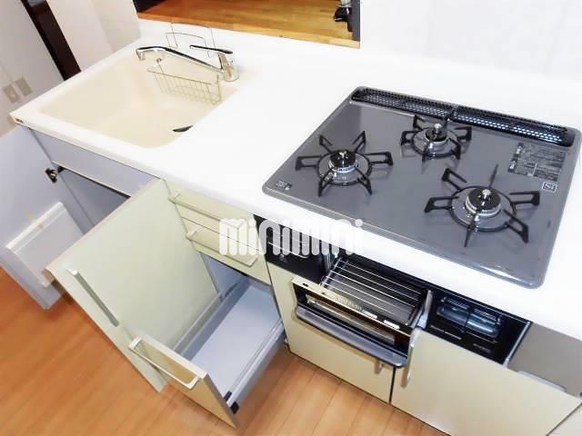 キッチン　別号室の参考写真です。グリルのある３口システムキッチン