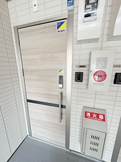 玄関　玄関ドア
