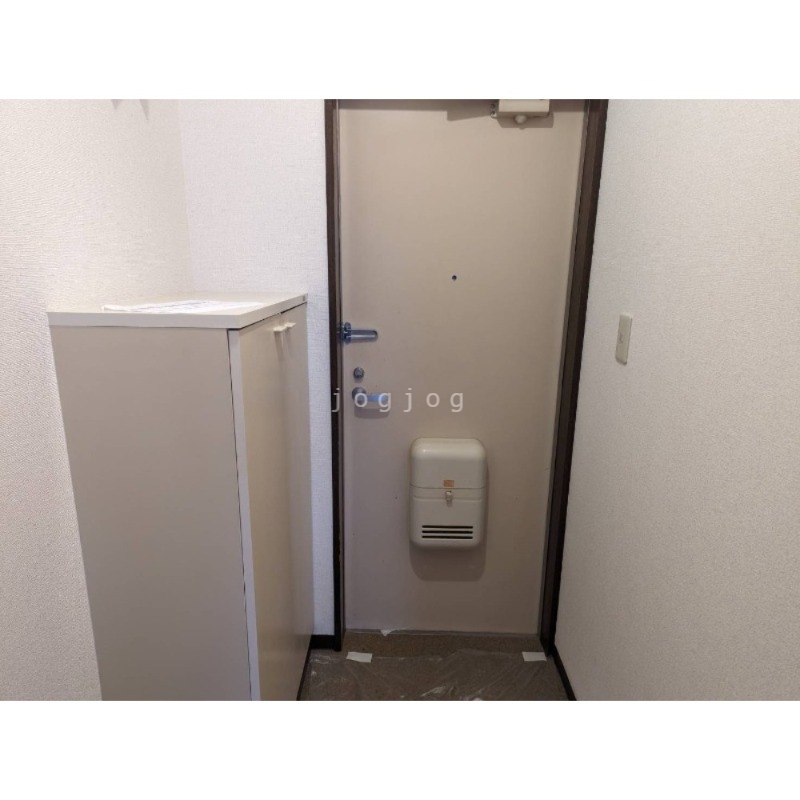玄関　明るい開放的な玄関です。